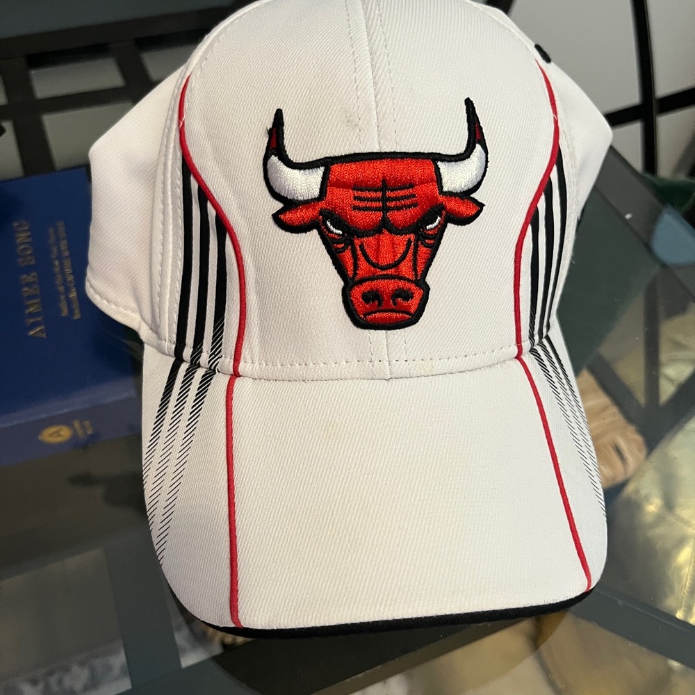 NBA Chicago Bulls White Red Logo Performance Cap